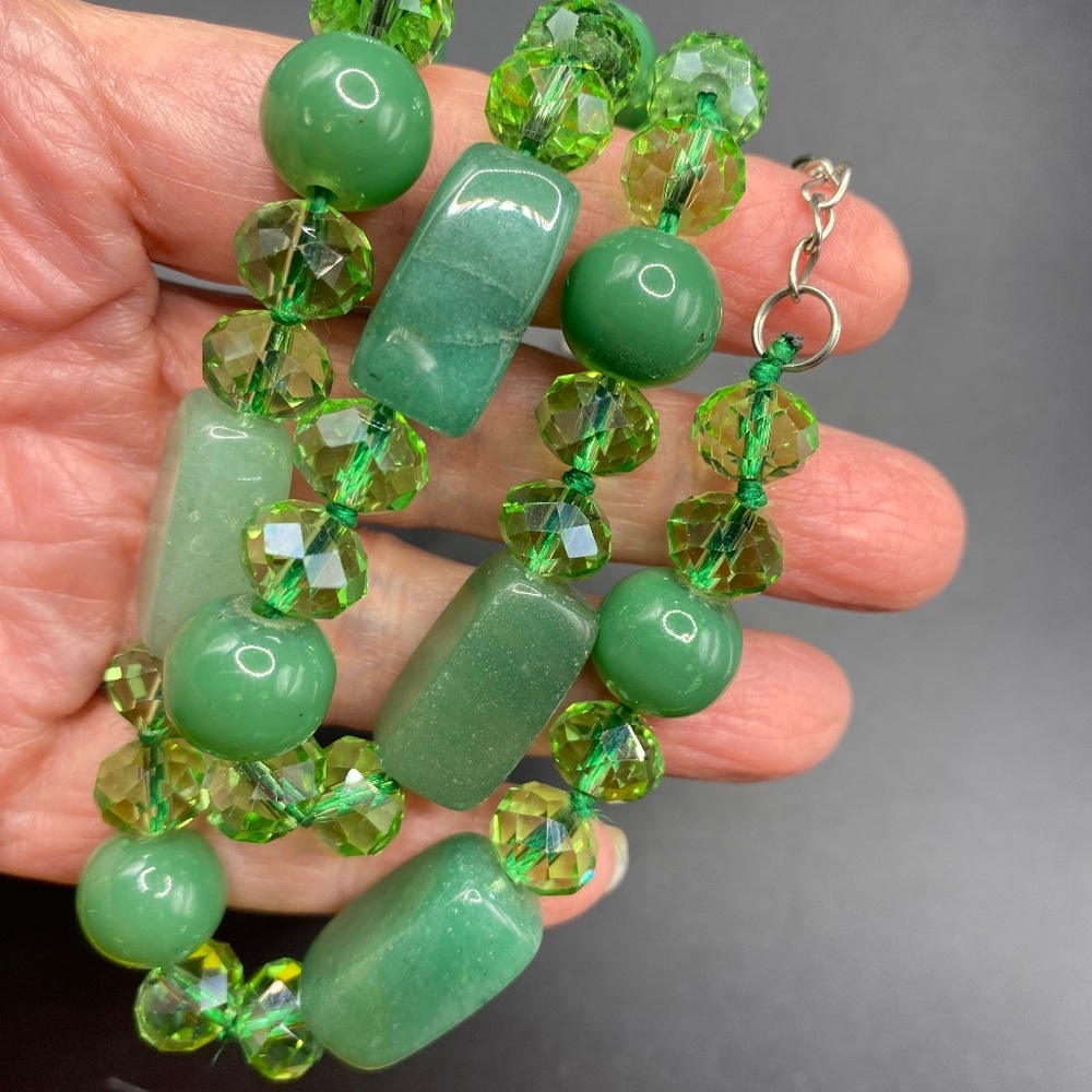 Green Glass Beads Hand Knotted Silk Necklace - Picture 3 of 8